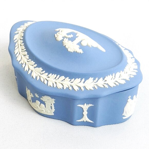 Wedgwood Vintage Trinket Box Jasperware Cupids Angels Pegasus England 1940’s - Picture 4 of 11